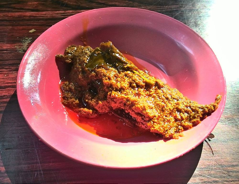Rendang limpo, slices of beef spleen cooked dry in rendang sauce